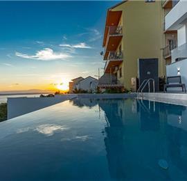 4 bedroom villa with infinity pool and sea views in Crikvencia, Rijeka, sleeps 8
